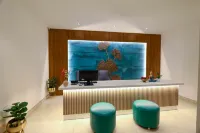 로열 마크 프론티어 매니지먼트 센터 주변 호텔