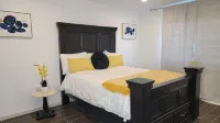 Stylish Newly remodeled 3bdr Apt