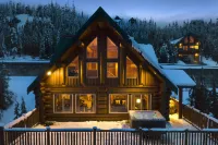Stunning Log Mount Washington Chalet with Breathtaking Views of Strathcona Park