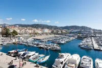 3 Pieces 2 bedrooms 4 pers Vieux port vue Mer Panoramique Face au Palais Hotels in Palais des Festivals - Old Port
