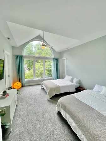 Modern House in Clifton Gaslight - 3 BR 3BA with Walkable Shops and Restaurants Отели рядом с достопримечательностью «Цинциннати Зу & Ботаникал Гарден»