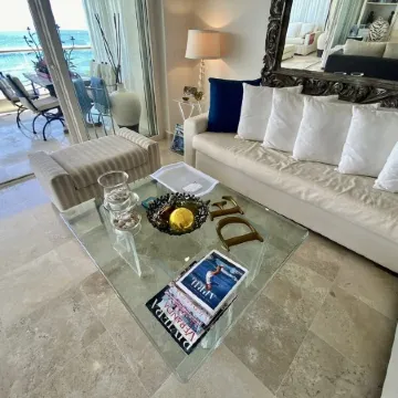 Hidden Gem! 1br1bth Condo Right on the Beach!