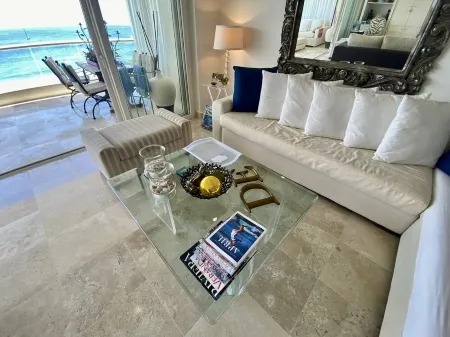 Hidden Gem! 1br1bth Condo Right on the Beach!