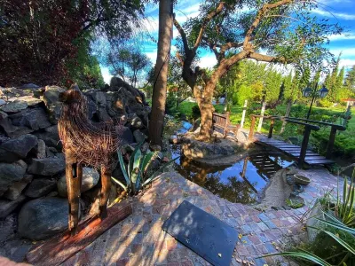 Private estate with a villa also a detached unit and a separate room! 1Acre フェリ公園周辺のホテル