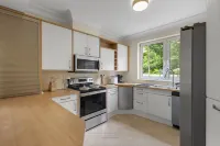 NEW Luxury, 4BDR, Spacious, Paradise Island, Steps from Atlantis, Pool Hotels in Paradise Island