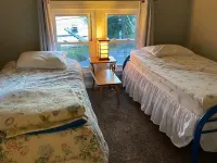 On the Lake! Hotels in Conesus
