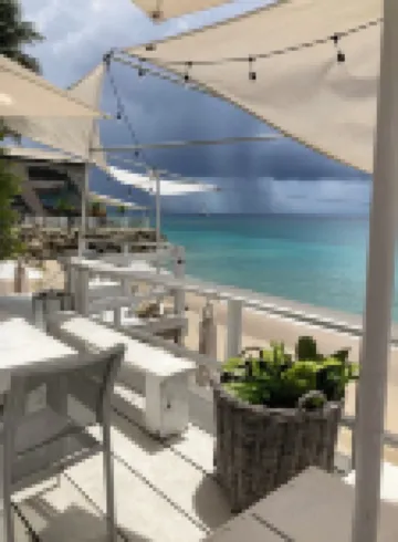 Elegant Poolside Apartment, Large Covered Terrace- Walk to Beach, West Coast