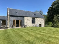 Detached cottage with a large garden in rural woodlands