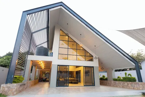 Modern 4-bedroom house in enchanting Victoria Falls with AC, Pool & WiFi