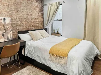 NYC XL 3 bedroom 4 bed Brownstone Gem ! Hotel di Harlem