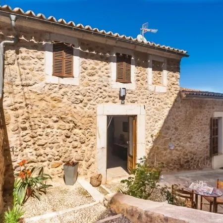 MARGARITA SAMPOL PALOU Can Selva, village house with fantastic views as far as Pto. Alcudia