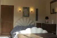 Charming house with swimming pool and near the beach, promo September - October