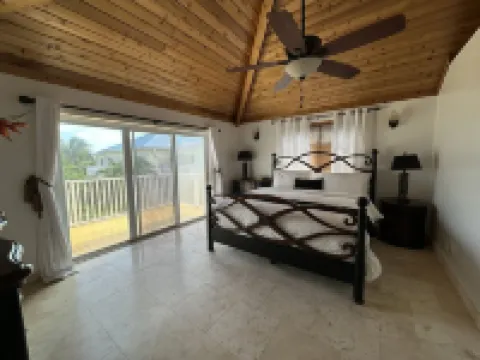 Located in the heart of Grace Bay and minutes away from the Grace Bay Beach.
