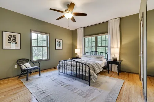 Lakefront - Sleeps 14 - 5 bedrooms - 3 bathrooms - 2 Gamerooms - Hot tub