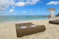 Townhouse Villa w/staff, gated community, gym, pool, beach access