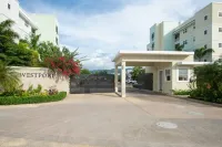 Townhouse Villa w/staff, gated community, gym, pool, beach access