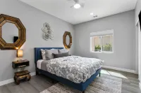 Beautiful Spacious Home with Salt Water Pool & Hot tub near Palm Springs in DHS Hotels near Forever Marilyn