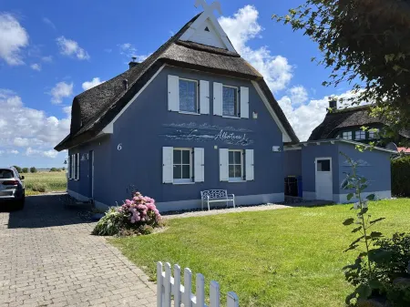 Albatros I - Exclusive thatched house on the waterfront