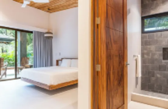 New Luxury Villa in central Guiones - walk to the beach, large pool & parking