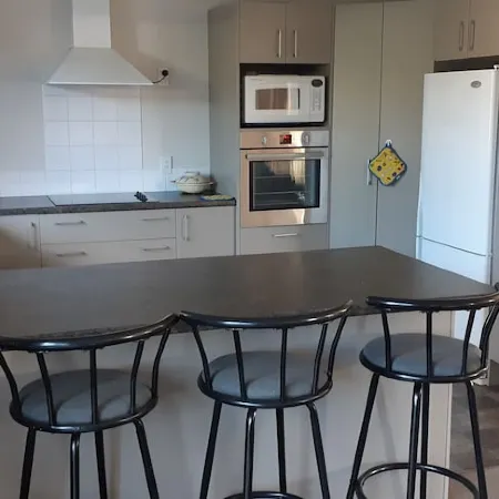 SPACIOUS METHVEN CRASH PAD