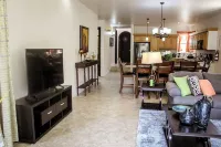 La Coterie Villa -Charming 3-bedroom villa with WiFi, AC in enjoyable Lowlands Hotels in Lowlands