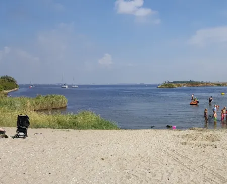 Child-friendly, beach, sea, golf, horseback riding, surfing, swimming, cycling.