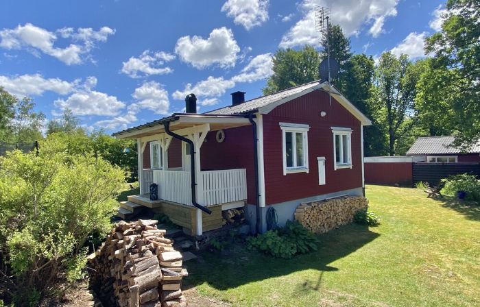 Idyllic holiday home near Örkelljunga, sun terrace, wood-burning stove, forests and lakes