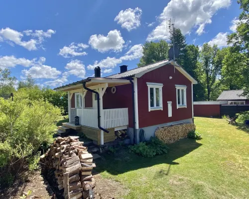 Idyllic holiday home near Örkelljunga, sun terrace, wood-burning stove, forests and lakes Hotels in Örkelljunga