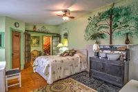 Russellville House w/ Garden - Walk to Main Street - 3-Star