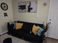 Beautiful 2-bedroom apartment in Rahway, close to Newark Airport and NYC trains. Hotel a Rahway