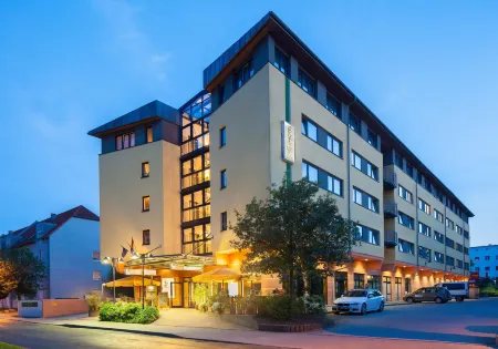 Suite Hotel Leipzig Отели в г. Тауха