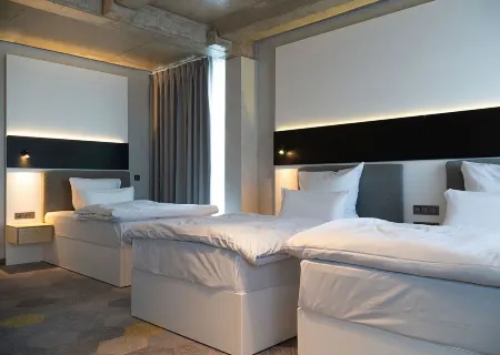 Olive Inn Berlin Отели рядом с достопримечательностью «Glienicker Brücke»