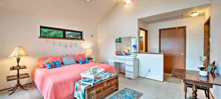 Waterfront Bainbridge Island Home: Stunning Views! Отели в г. Китсап
