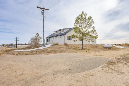 16 Mi to Paint Mines: Spacious Simla Home! Отели в г. Elbert County