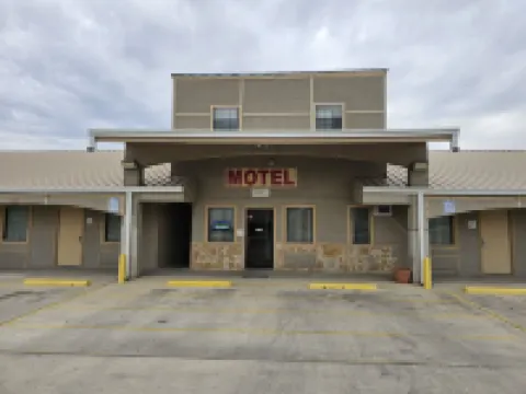 Carrizo Inn Hotels in Dimmit County