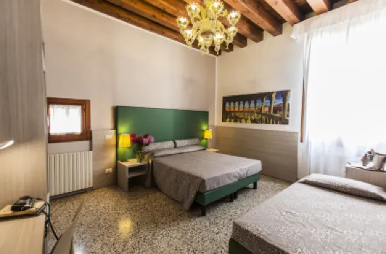 فوريستيريا ليفي Hotels near جسر الأكاديمية