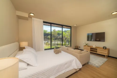 BEE Suites San José - Santa Ana - Gym