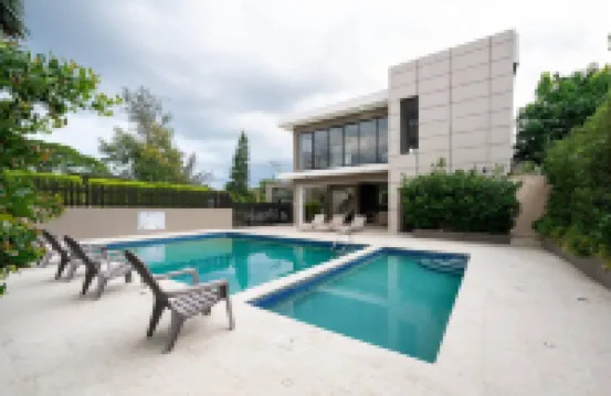 夢想住宿 - 游泳池和健身房 - 距機場和霍姆斯10分鐘