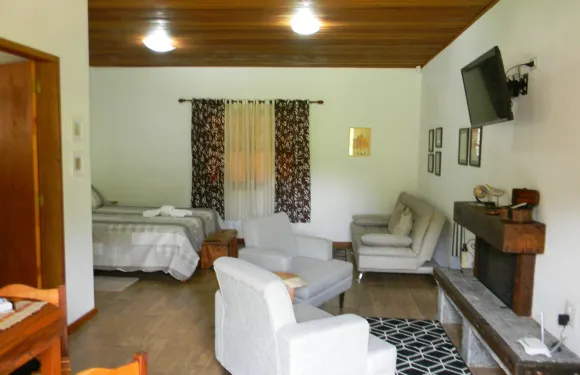 查萊達塞拉木屋