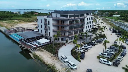 Grand Resort & Residences Отели рядом с достопримечательностью «The Belize Sign Monument»