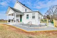 Fire Pits, Creek View: Historic Virginia Farmhouse - 3-Sterne