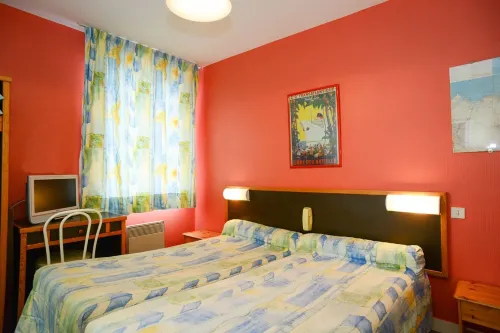 Logis Hôtel et Restaurant la Tour Brette فنادق في Vergoncey