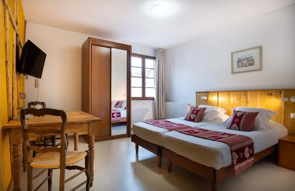 伊斯內姆瑞萊斯酒店