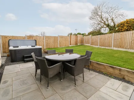 11 Parc Delfryn Отели в г. Лланфэр-Матафарн-Эйтаф