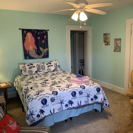 Cozy Suite - Pet Friendly, Beach Side 1 Bedroom Apts by RedAwning
