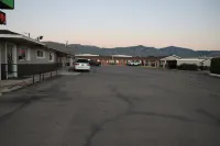 Budget Inn - parking