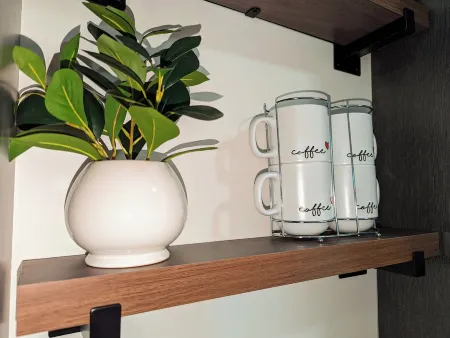 Work/Play Base: Park Free, 10mins DTWN, Fast WiFi Отели рядом с достопримечательностью «African Bead Museum»