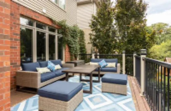 MODERN & QUIET 4-BEDROOM HOME WITH A PATIO/WALKOUT-5min drive to Masonville Mall