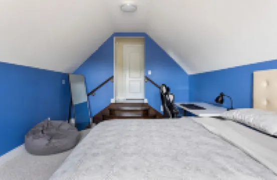 MODERN & QUIET 4-BEDROOM HOME WITH A PATIO/WALKOUT-5min drive to Masonville Mall