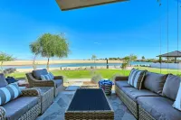 Modern Beachfront Retreat 2 King Suites + - Bungalows